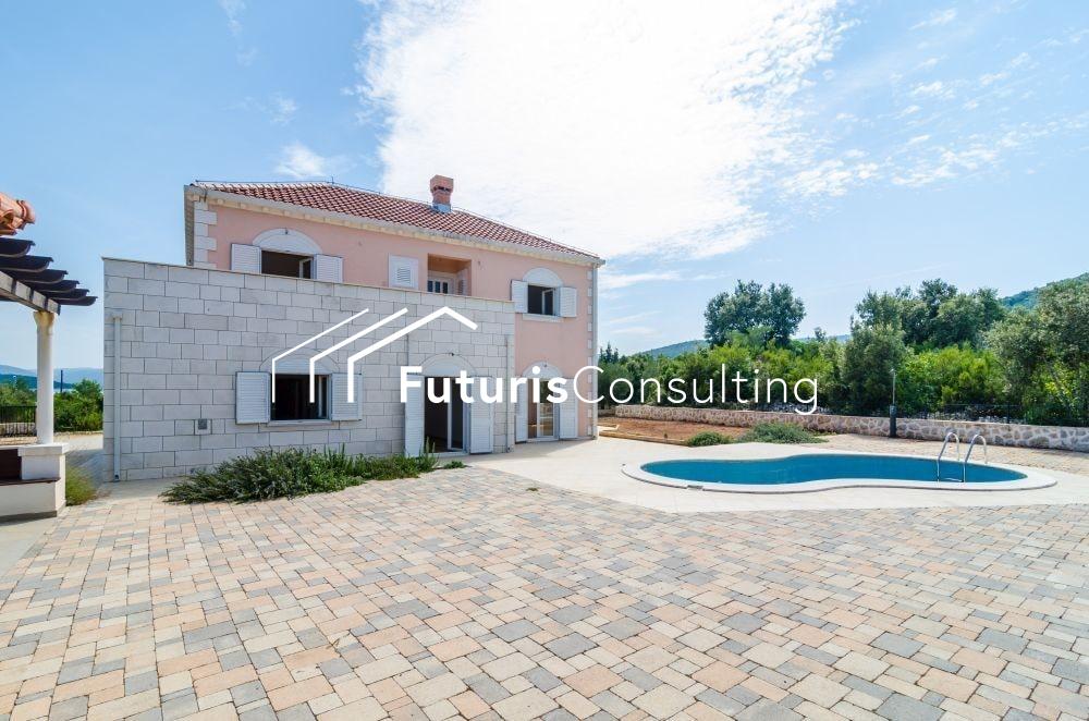 NEW/ Spacious modern villa with pool - Pelješac